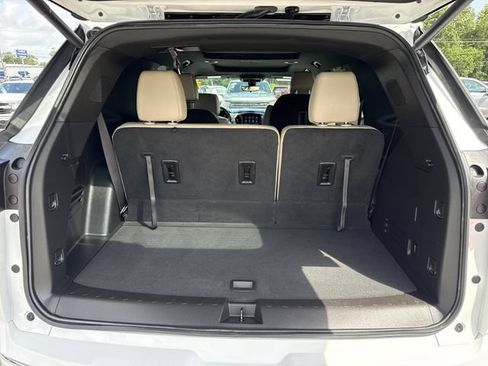 Used 2023 Chevrolet Traverse Premier FWD image 37