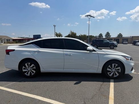 Used 2020 Nissan Altima 2.5 S FWD image 2