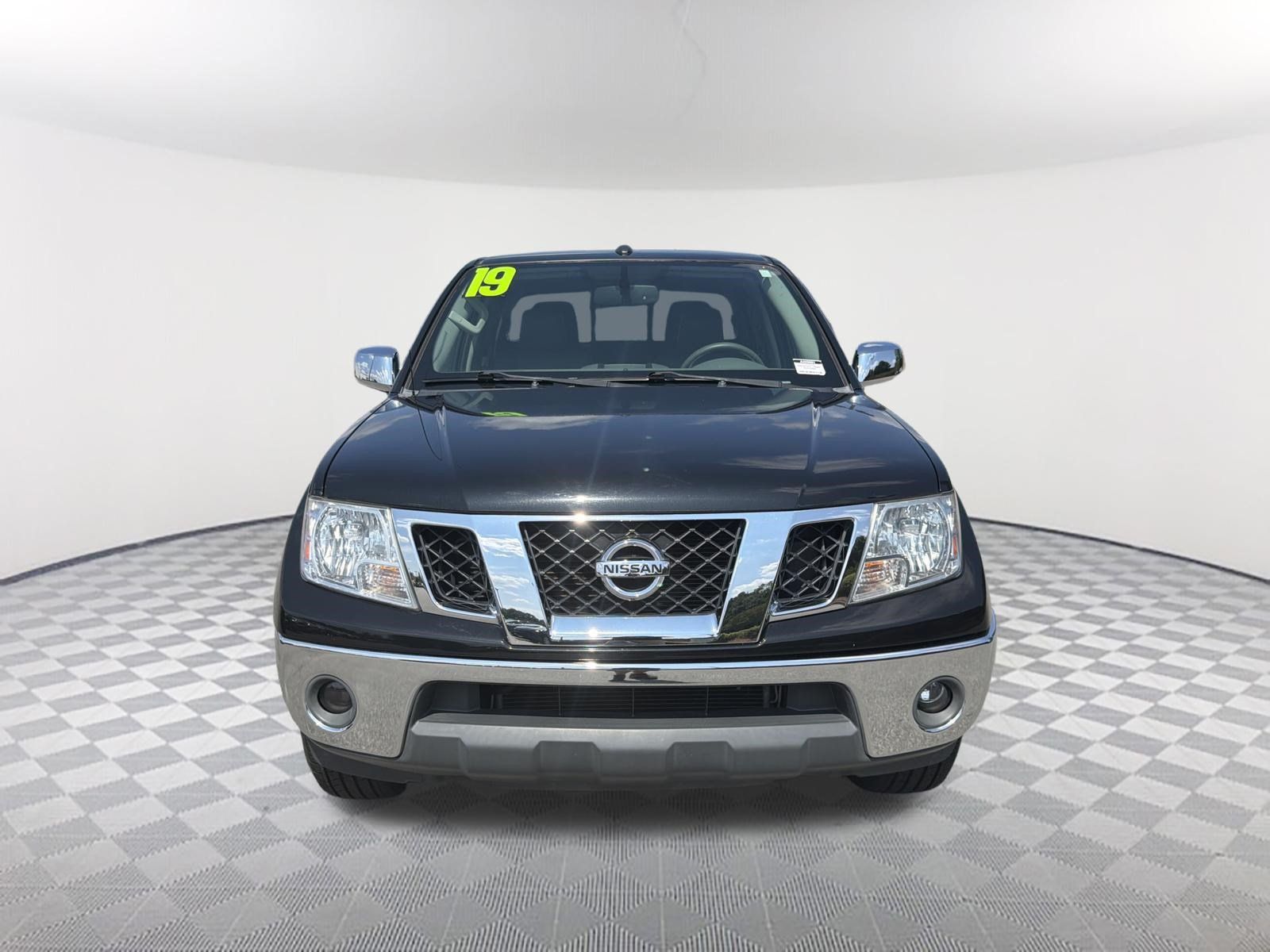 Used 2019 Nissan Frontier SL RWD image 2