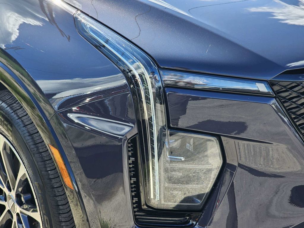 Certified 2024 Cadillac XT4 Sport w/ Cold Weather Package AWD/4WD image 11