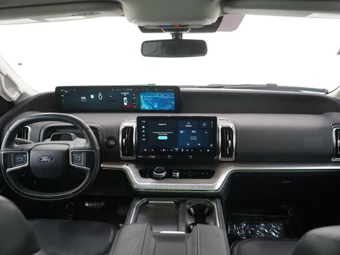 Used 2025 Ford Expedition Max Platinum AWD/4WD image 14