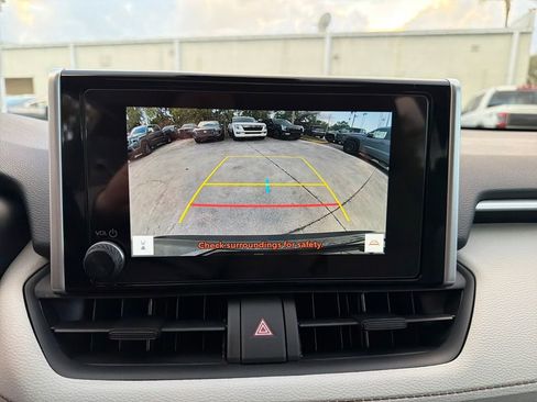 Used 2025 Toyota RAV4 XLE w/ Convenience Package image 27