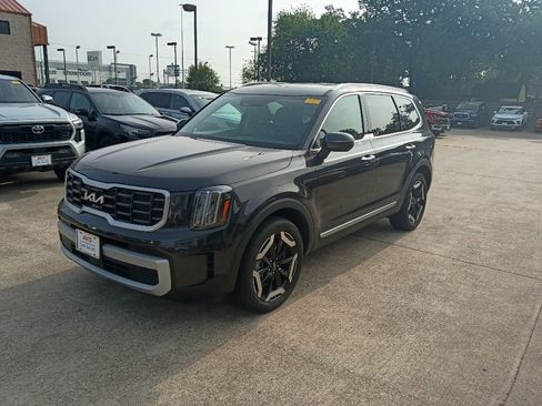 Used 2025 Kia Telluride S FWD image 1
