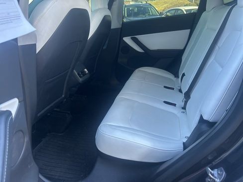 Used 2022 Tesla Model Y Long Range image 7