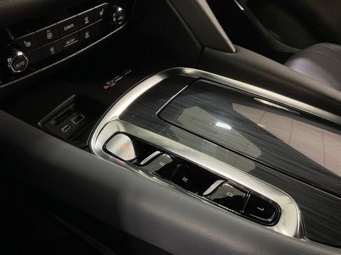 Used 2024 Buick Enclave Essence w/ Sport Touring Edition FWD image 22
