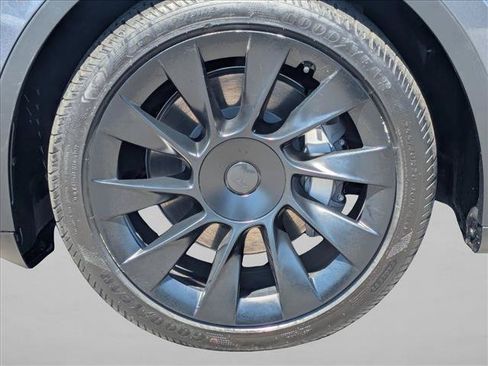 Used 2023 Tesla Model Y Long Range AWD/4WD image 25
