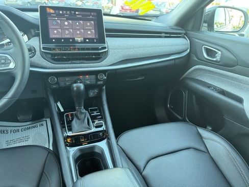 Used 2024 Jeep Compass Latitude w/ Sun and Sound Group image 27