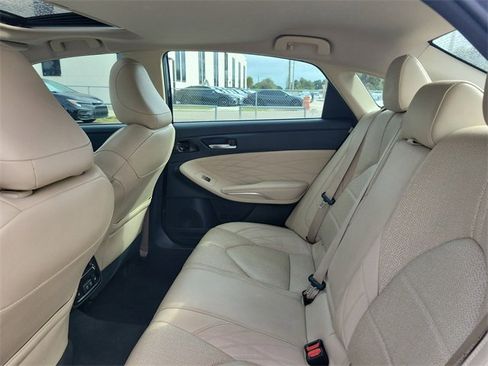 Used 2019 Toyota Avalon Limited image 6