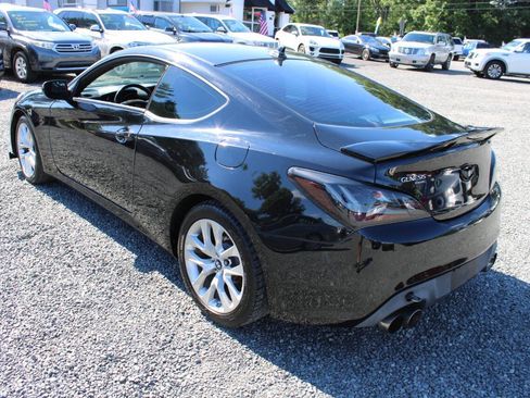 Used 2013 Hyundai Genesis 2.0T RWD image 9