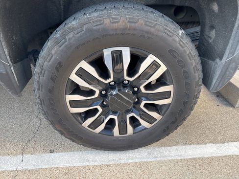 Used 2024 GMC Sierra 2500 Denali Ultimate image 4