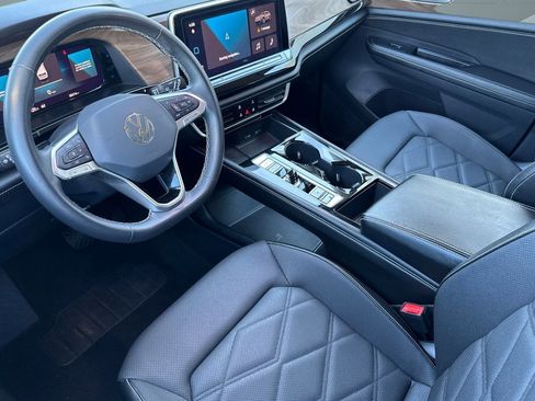 Used 2024 Volkswagen Atlas SE image 4