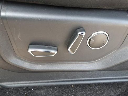 Used 2015 Ford F150 Lariat image 24