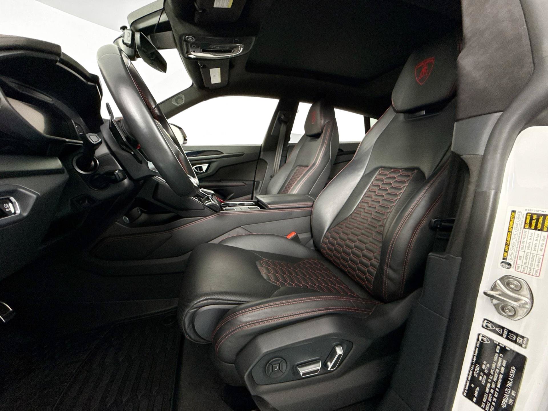 Used 2021 Lamborghini Urus AWD/4WD image 11