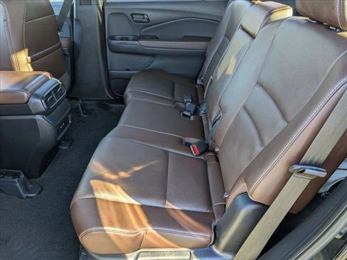 Certified 2025 Honda Passport EX-L image 19