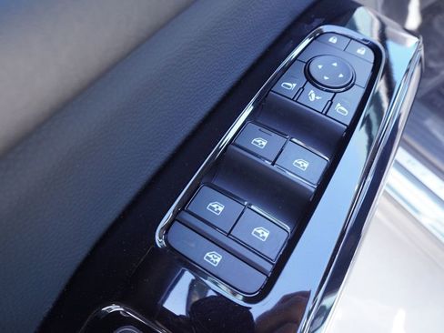 New 2026 Nissan Pathfinder Platinum image 17