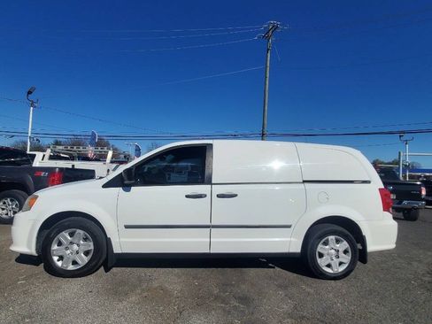 Used 2014 RAM C/V Tradesman FWD image 2