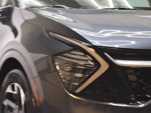 Used 2023 Kia Sportage SX image 2