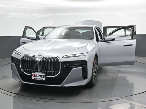 Used 2026 BMW 740i xDrive AWD/4WD image 46