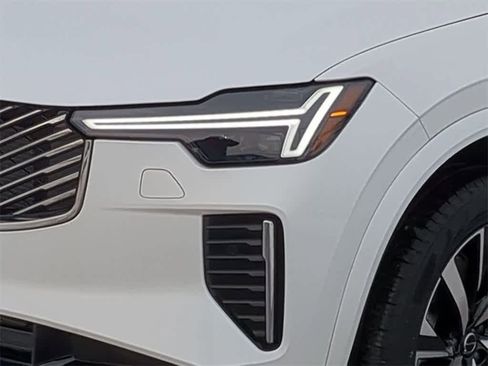 Certified 2025 Volvo XC90 B5 Core w/ Protection Package Premier image 10