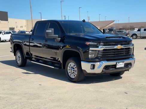 Used 2025 Chevrolet Silverado 2500 LT w/ Convenience Package image 7