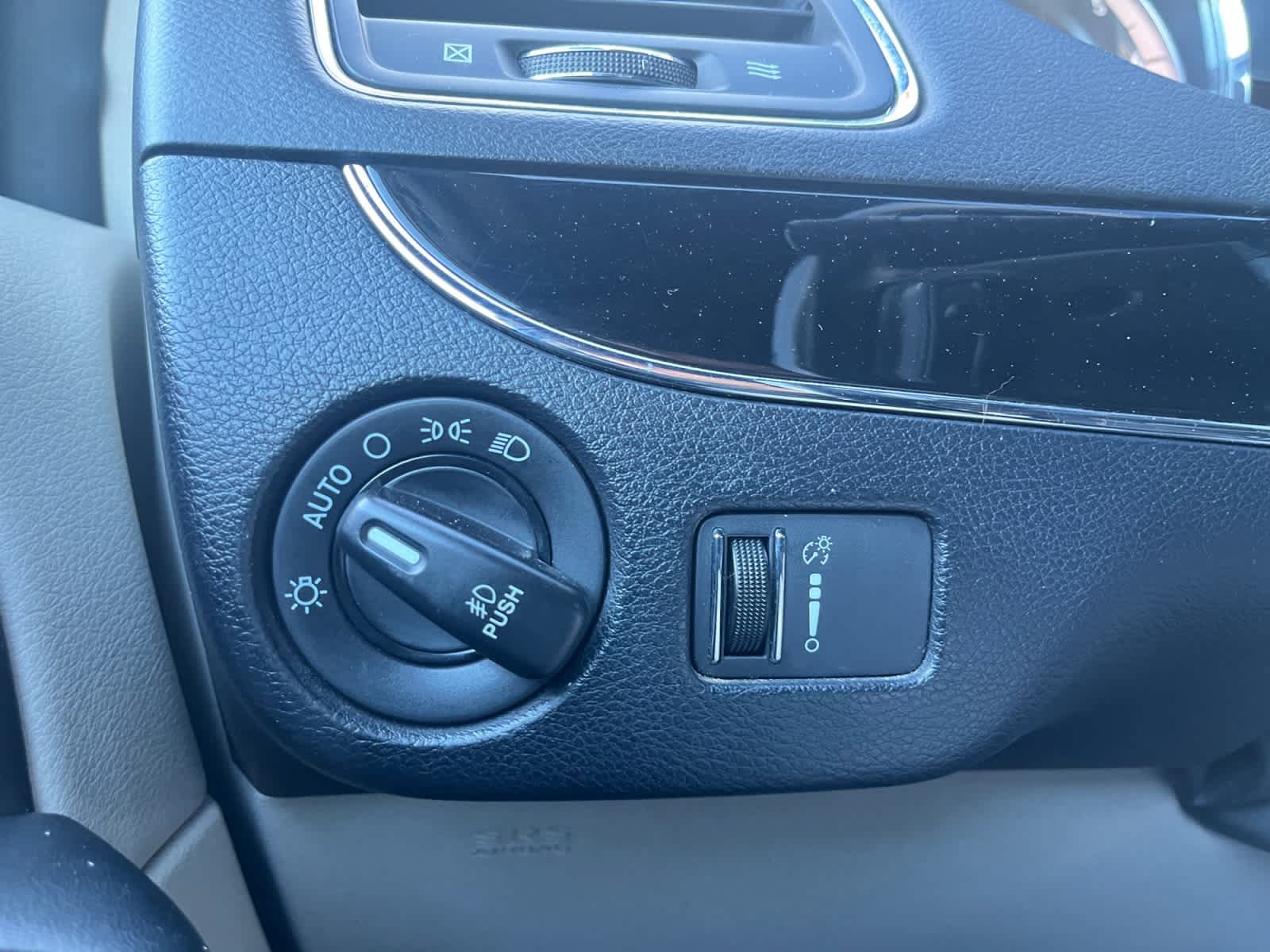 Used 2019 Dodge Grand Caravan SXT FWD image 34