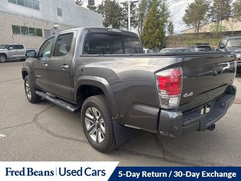 Used 2016 Toyota Tacoma Limited w/ Towing Package image 12