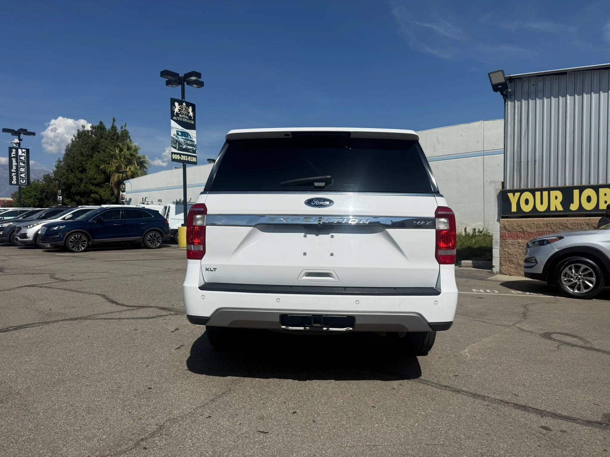 Used 2018 Ford Expedition Max XLT w/ Equipment Group 202A AWD/4WD image 4