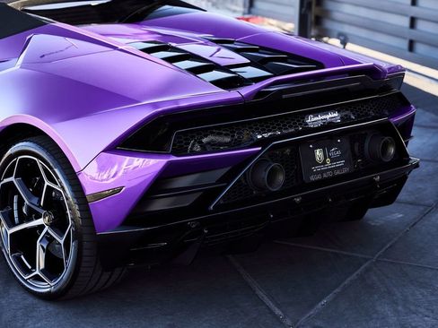 Used 2024 Lamborghini Huracan EVO image 11