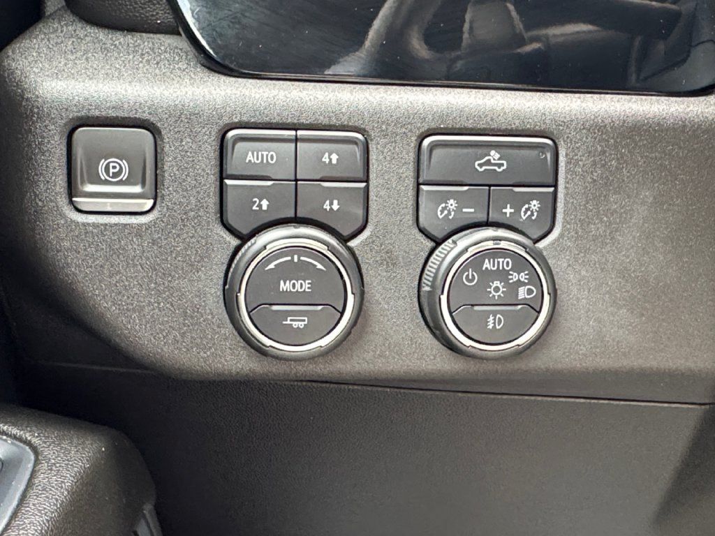 Used 2024 Chevrolet Silverado 1500 RST AWD/4WD image 31