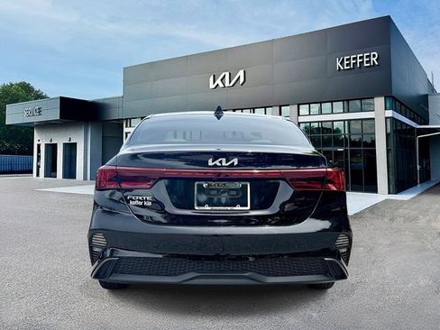 Certified 2022 Kia Forte LXS w/ LXS Technology Package FWD image 7