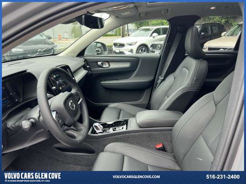 Certified 2025 Volvo XC40 B5 Plus w/ Protection Package Premier image 15