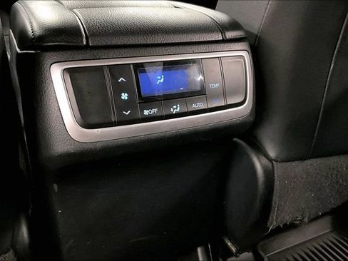 Used 2018 Toyota Highlander XLE AWD/4WD image 34
