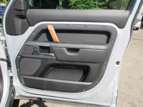 Used 2023 Land Rover Defender 110 X AWD/4WD image 32