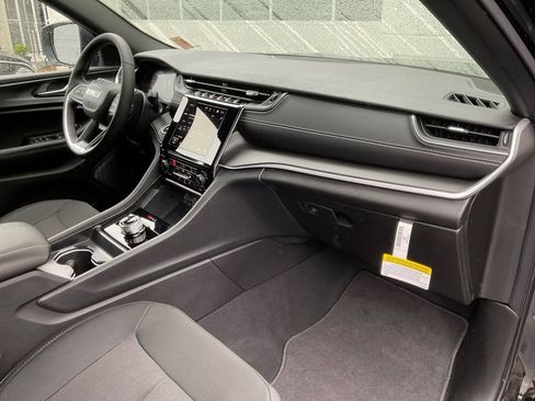 New 2025 Jeep Grand Cherokee L Laredo w/ Luxury Tech Group I AWD/4WD image 30