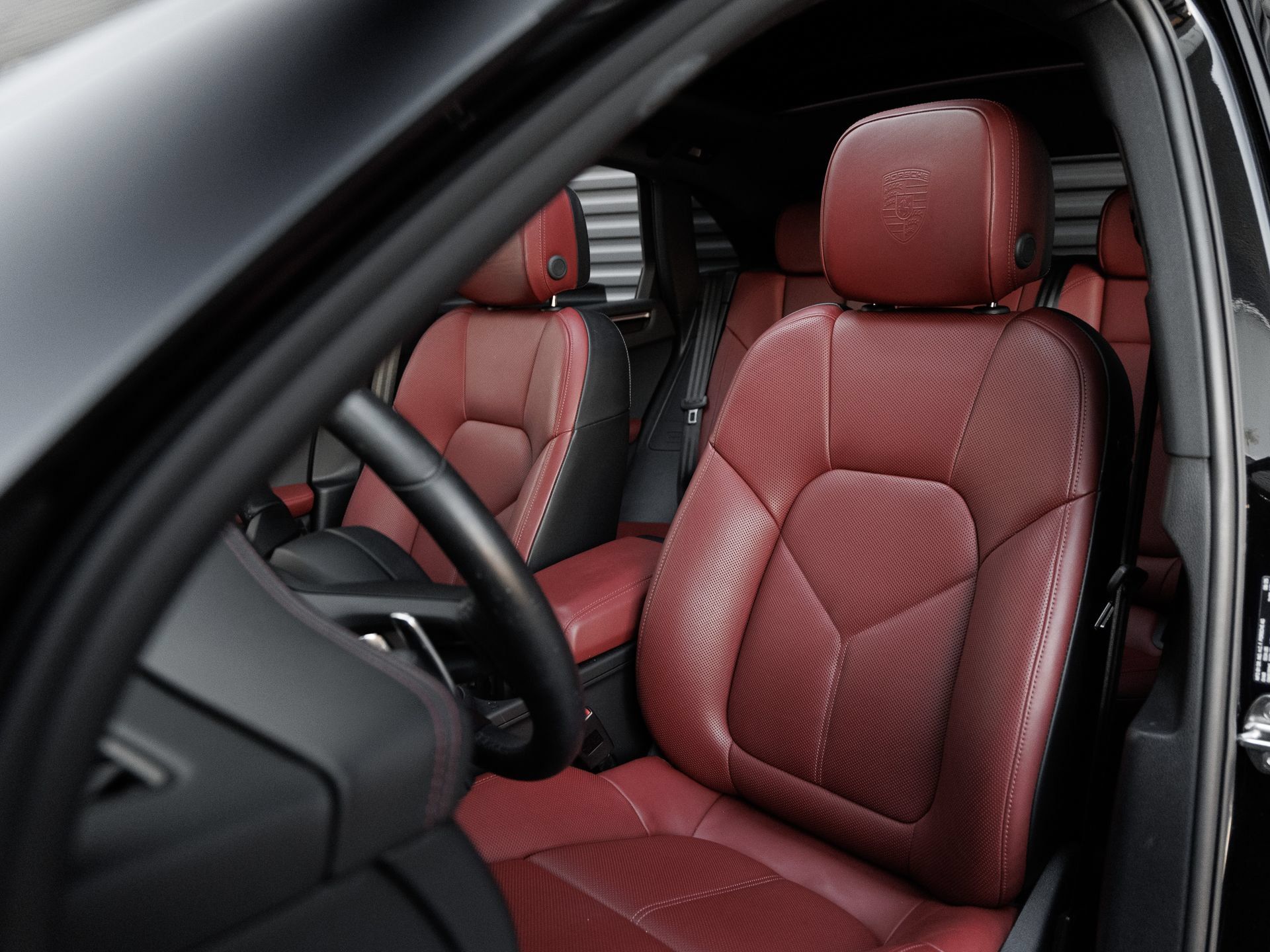 Certified 2026 Porsche Macan AWD/4WD image 5