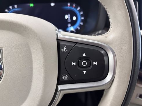 Used 2022 Volvo XC60 B5 Momentum image 36