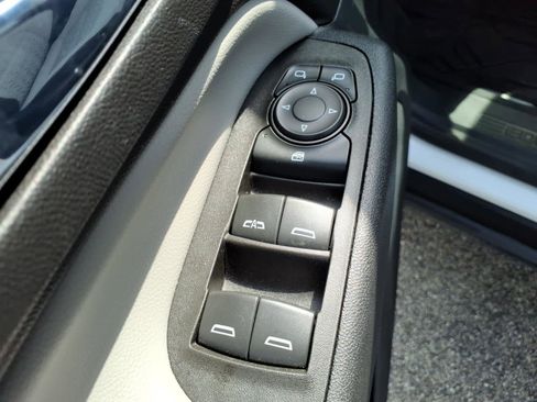 Used 2023 Chevrolet Equinox LS w/ LS Convenience Package FWD image 17