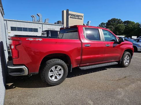 Used 2023 Chevrolet Silverado 1500 LT AWD/4WD image 3