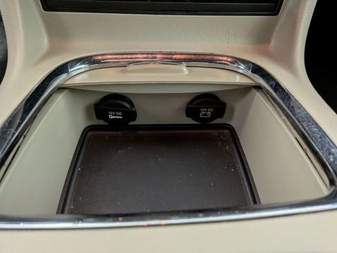 Used 2020 Dodge Grand Caravan SXT image 6