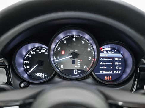 Certified 2022 Porsche Macan S w/ Premium Package Plus image 18