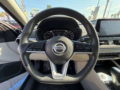 Used 2021 Nissan Altima 2.5 SV w/ SV Premium Package FWD image 15
