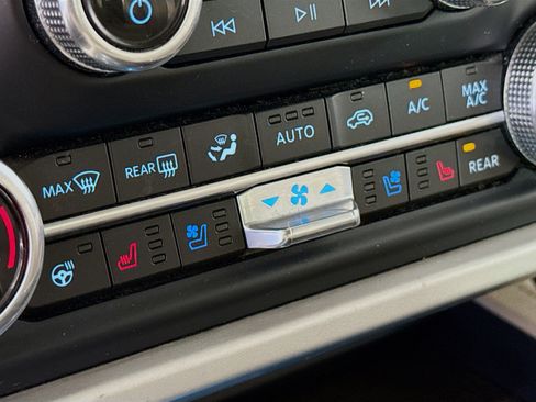 Used 2022 Ford Expedition Limited image 25