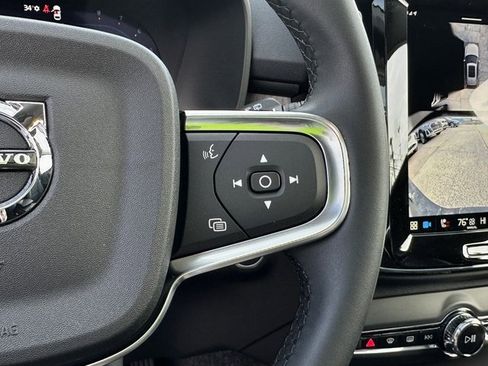 New 2025 Volvo XC40 B5 Plus w/ Climate Package image 27