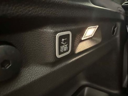 New 2025 Jeep Grand Cherokee L Laredo image 32