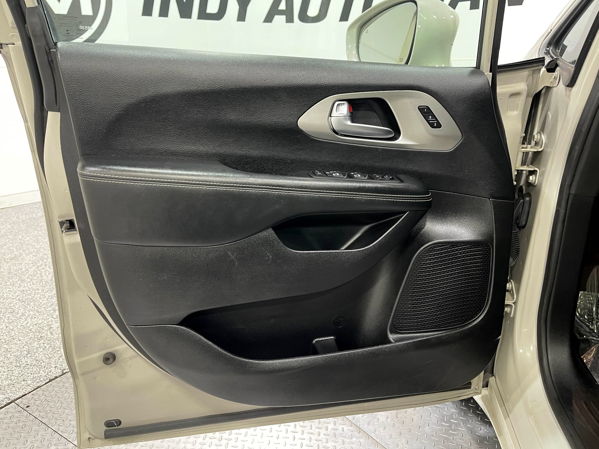 Used 2021 Chrysler Pacifica Limited w/ S Appearance Package AWD/4WD image 15