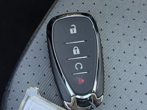 Used 2025 Chevrolet Trax LT FWD image 23