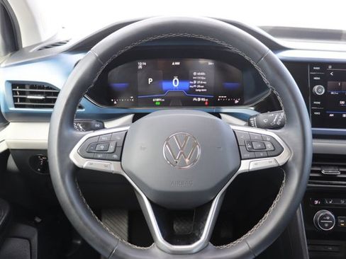 Used 2024 Volkswagen Taos SE image 19