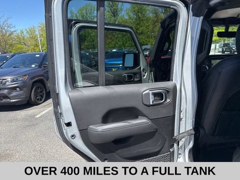 Used 2023 Jeep Wrangler Unlimited Sahara AWD/4WD image 38