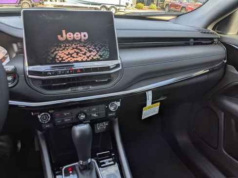 New 2026 Jeep Compass Latitude image 20