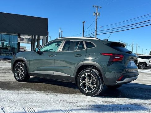 Used 2025 Chevrolet Trax LT w/ Sunroof Package image 4